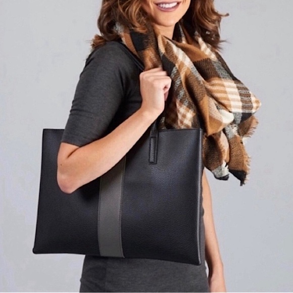 Vince Camuto Lucky Tote Pebbled Leather Bag in Black - Picture 1 of 12